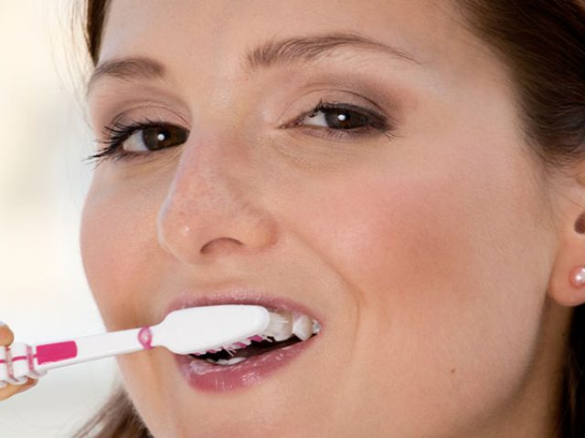 Fight Gum Disease at Home – Brush the Right Way! (featured image)